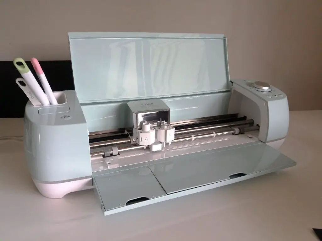 The Best Cutting Machines Cricut, Silhouette & Brother Scan N' Cut