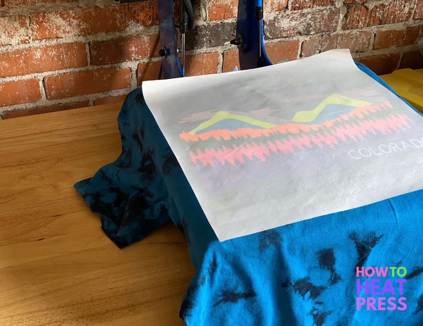 Layering HTV How to Layer Glitter, Neon, & Metallic Heat Transfer Vinyl!